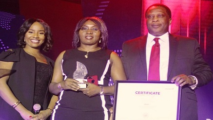 (L-r): Uzor Okonmah, head, Health & Insurance Solutions, Interswitch Limited; Veronica Onoja, vice president, Mobile Financial & Digital Services, Airtel Nigeria and Sina Adegoke, regional operations director, Lagos, Airtel Nigeria during the Interswitch Award Ceremony in Lagos, recently.